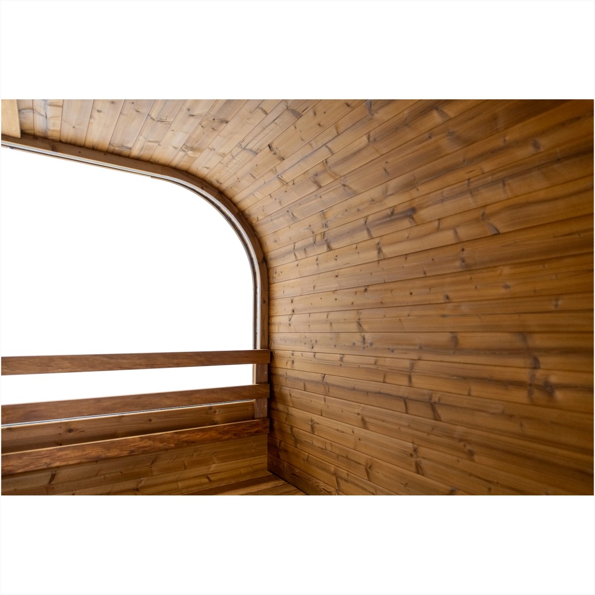 hekla-fasssauna-59927342-seitenansicht HEKLA HEKLA Hochwertige Outdoor-Sauna im modernen Würfel – Innenansicht
