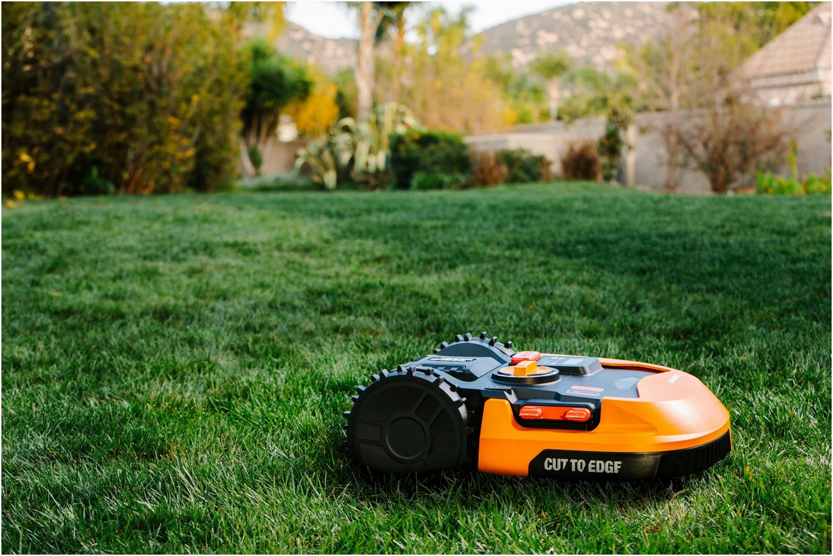 Worx Landroid M700 Plus: Intelligenter Rasenmährob – Draufsicht